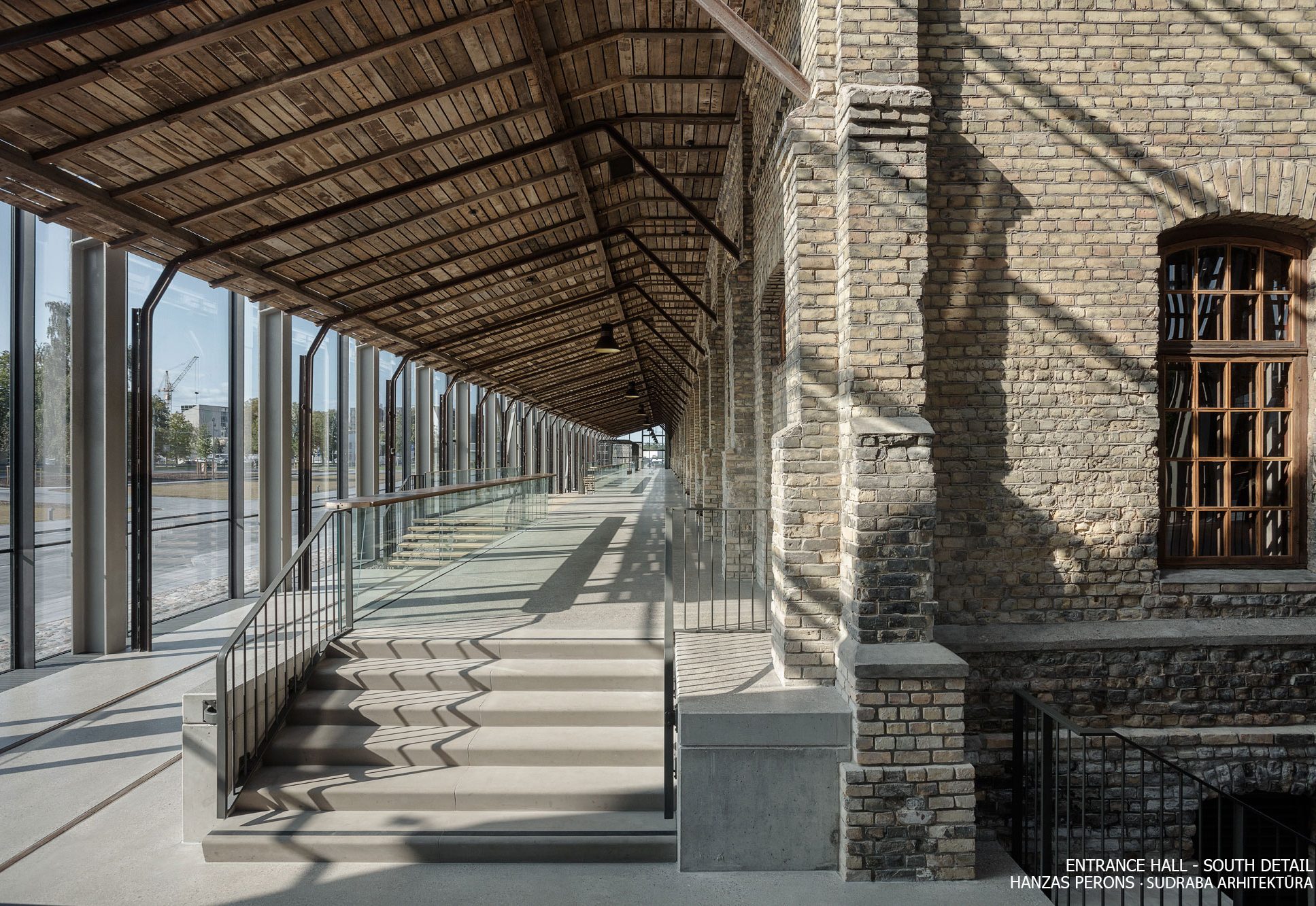 Riga Architecture Award 2020, sympathy award <br>Projekts: Hanzas Perons, Preču stacijas pārbūve par multifunkcionālu telpu, Hanzas iela 16a, Rīga. Facebook balsojums 175 projektu konkurencē.