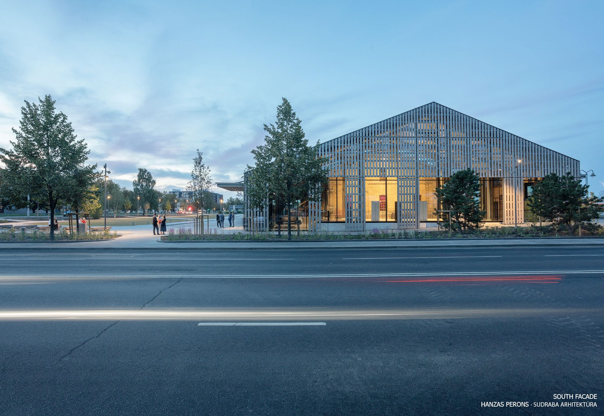 Latvijas Būvniecības Gada balva 2019, Grand Prix. <br>Projekts: Hanzas Perons, Preču stacijas pārbūve par multifunkcionālu telpu, Hanzas iela 16a, Rīga.